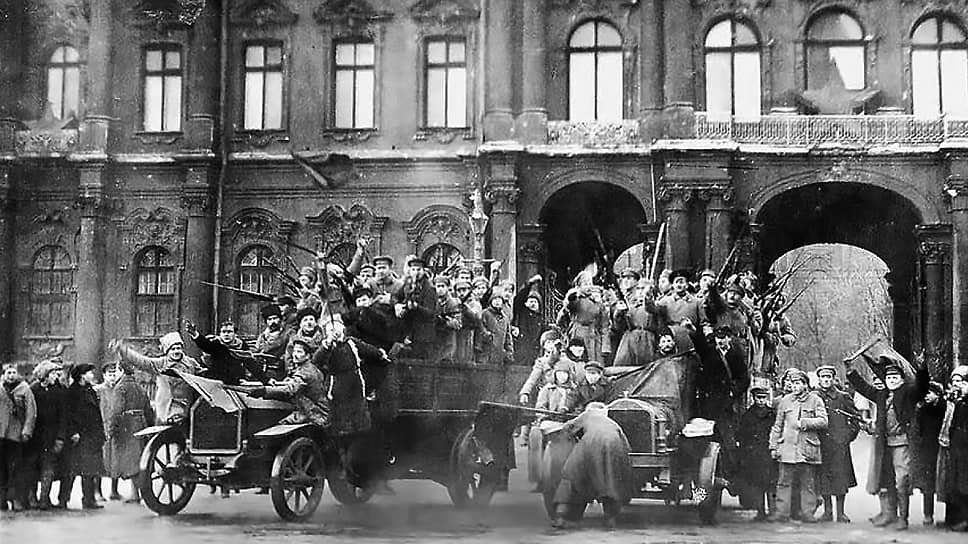 Представление «Взятие Зимнего дворца»