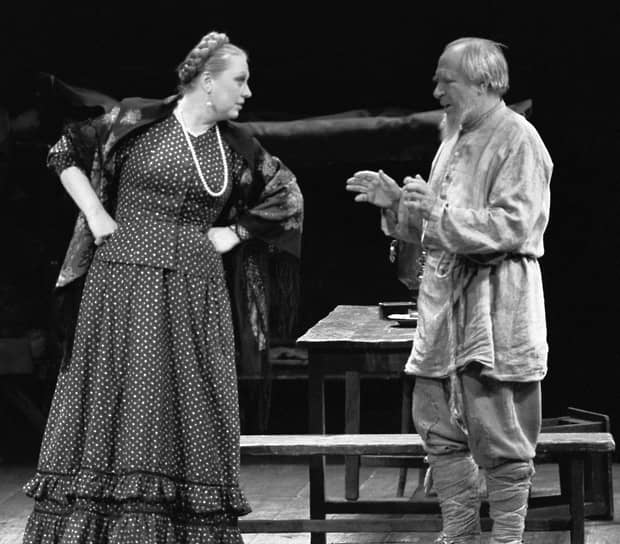 Постановка режиссера Георгия Товстоногова «На дне», в спектакле БДТ актриса сыграла Василису
