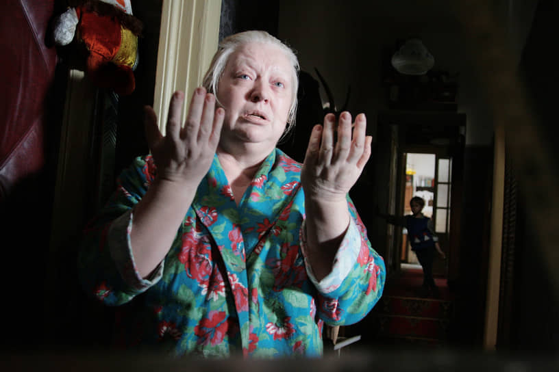 Еще одной заметной работой стала бабушка в фильме «Похороните меня за плинтусом» (реж. Сергей Снежкин), основанном на одноименной автобиографической повести Павла Санаева. Эта роль считается одной из самых сложных и многогранных в карьере актрисы
