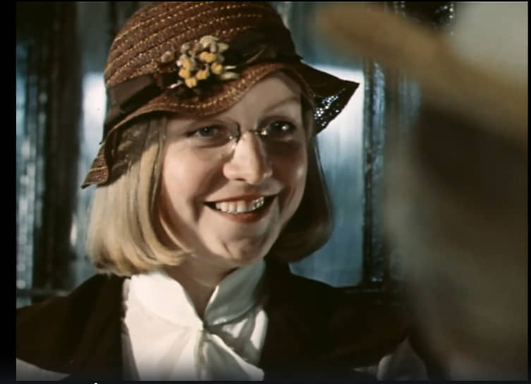 В «Безымянной звезде» (реж. Михаил Козаков) Светлана Крючкова сделала второстепенную роль культовой. В отличие от пьесы, где строгая классная дама Куку была лишь комическим элементом, актриса полностью раскрыла ее тайную любовь к учителю Мирою
