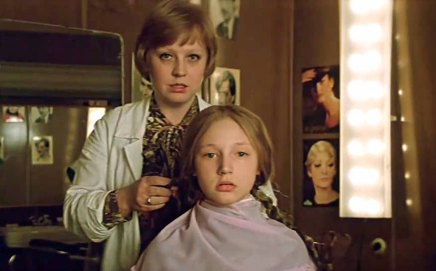 Светлана Крючкова в фильме «Чучело» (реж. Ролан Быков). При условии, что актриса часто снималась в ролях второго плана, она обладала удивительным чутьем на знаковые картины, и небольшая, но емкая роль в драме с Кристиной Орбакайте — яркое тому подтверждение
