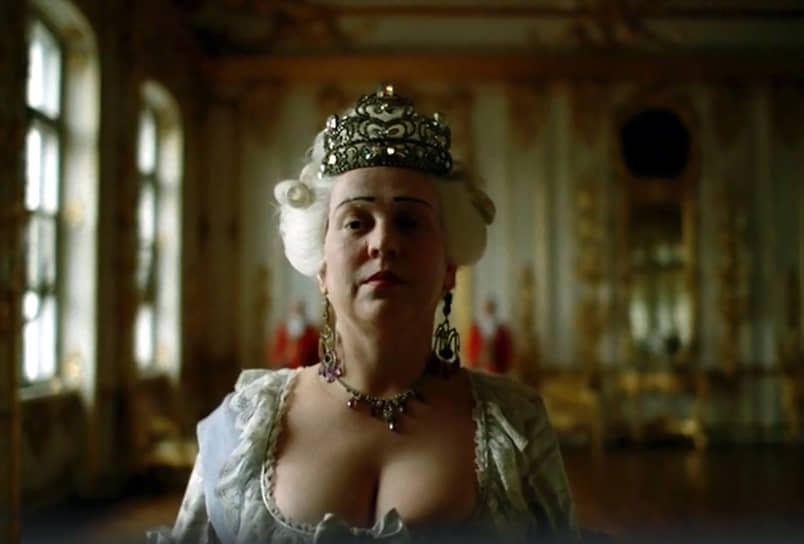 Воплощала Светлана Крючкова в кино и исторических персонажей. Так, для ленты «Царская охота» она изучала биографию Екатерины II, брала уроки верховой езды и даже учила немецкий язык, чтобы говорить с акцентом. За исполнение императрицы она была удостоена премии «Ника»
