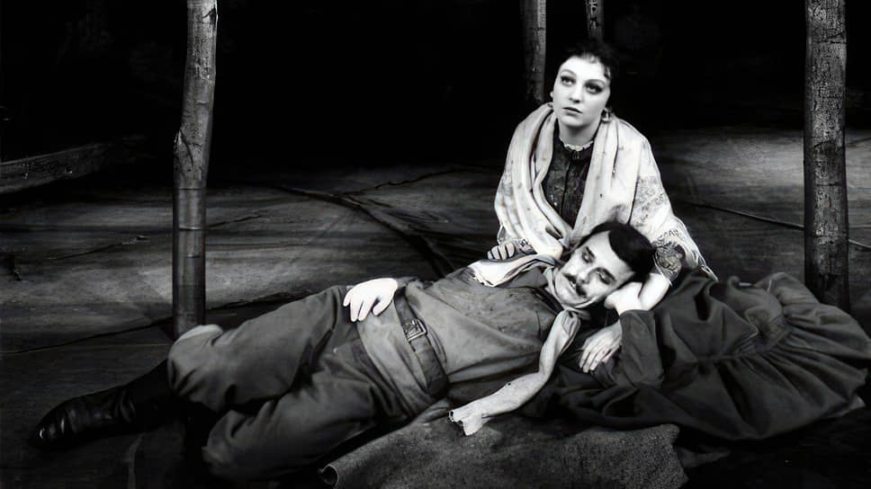 Светлана Крючкова и Олег Борисов в товстоноговском «Тихом Доне» сыграли Аксинью и Григория в 1977 году
