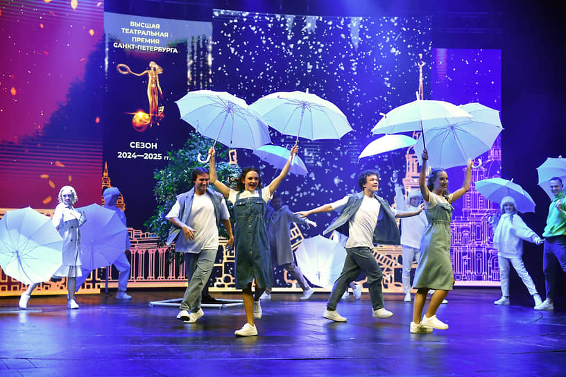 XXXI церемония награждения лауреатов Высшей театральной премии Санкт-Петербурга "Золотой софит" на основной сцене Театра юных зрителей имени А.А.Брянцева