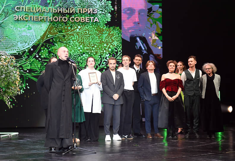 Труппа Малого театра кукол получила специальный приз «За упорное сопротивление героя быть марионеткой, когда "весь мир — театр"». Награду вручили режиссеру и основателю МТК Чакчи Фросноккерсу