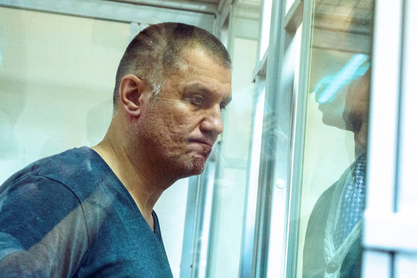 Аргументируя свою просьбу о домашнем аресте вместо помещения в СИЗО, Вячеслав Степченко пояснил, что у него дома остался 8-летний сын и заключение под стражу может негативно сказаться на его отношениях с ребенком