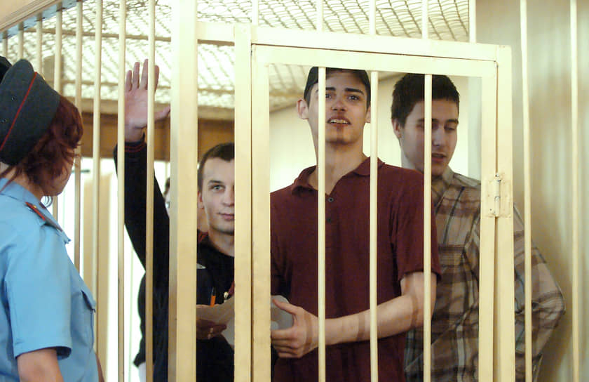 2007 год. Обвиняемые в причастности к убийству антифашиста Тимура Качаравы и покушению на убийство его друга Максима Згибая