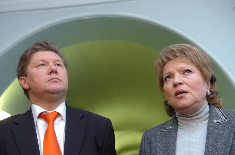 Глава ОАО «Газпром» Алексей Миллер и губернатор Валентина Матвиенко после объявления о переименовании ОАО «Сибнефть» в «Газпром нефть» и регистрации в Петербурге