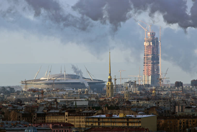 2016 год. Стадион «Газпром Арена» и строящийся небоскреб «Лахта Центр»