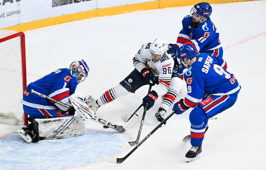 Хоккеисты СКА обыграли на своем льду лидера чемпионата КХЛ «Металлург»