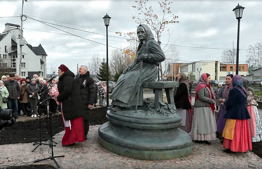 Общественники заметили, что на постаменте не указаны дат рождения и смерти Ирины Андреевны
