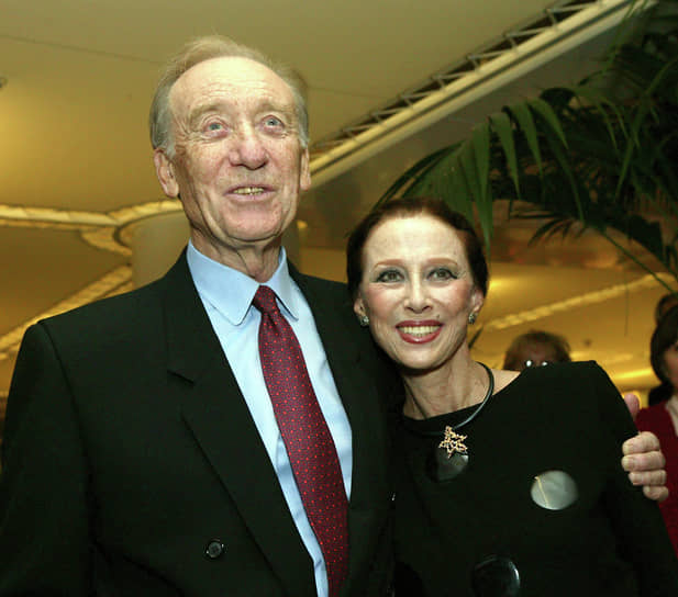 Балерина Майя Плисецкая и ее супруг композитор Родион Щедрин на гала-вечере, посвященном 80-летию выдающейся танцовщицы