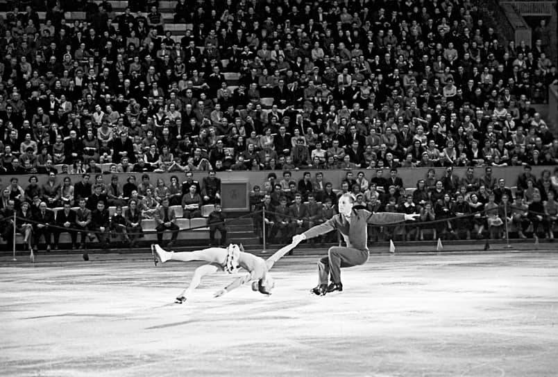 Новую пару Белоусова — Протопопов председатель федерации окрестил «переростками», говорил фигурист спустя много лет. В сезоне 1957/1958 спортсмены дебютировали на чемпионате Европы, а затем и на чемпионате мира. Говорить о призовых местах было еще рано: не хватало технической базы и скатанности. Но пара продолжала выходить на соревнования и отбираться на международные старты
