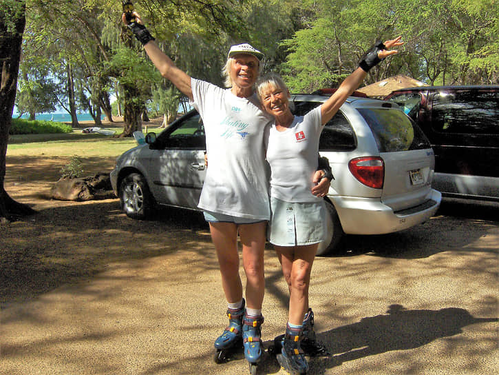 Всю жизнь пара оставалась предана фигурному катанию. Они выступали до последнего: не прыгали, не делали поддержки и сложных элементов, но сохранили линии, плавность, артистичность, целостность. В последний раз вместе на лед фигуристы вышли в сентябре 2016-го на шоу «Вечер с чемпионами»: Людмиле было 80 лет, Олегу — 84
