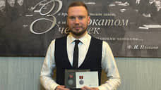 Трое перед одним не извиняются