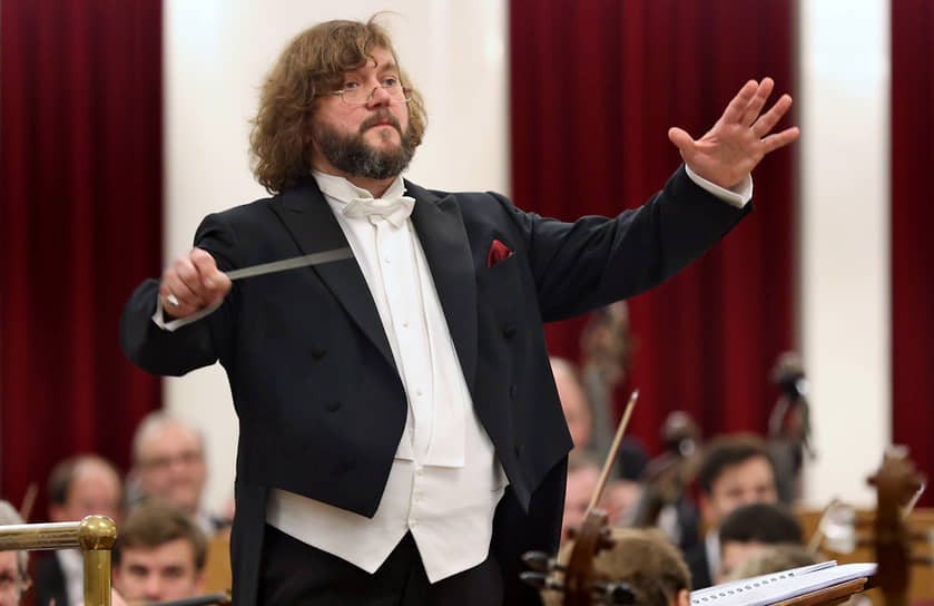 Дирижер Феликс Коробов