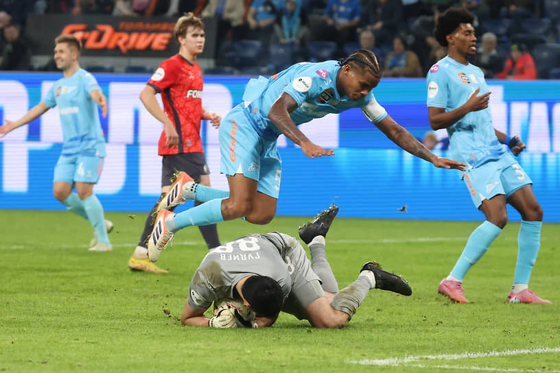 «Зенит» обыграл «Акрон» 2:0 в матче 18-го тура