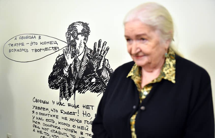 Александр Шишкин-Хокусай решил выстроить образ Товстоногова, не делая из режиссера бронзовую статую, а заставляя его жить в вечном диалоге с гениями, которых тот, возможно, и не встречал, но чьими собеседниками его можно было представить
На фото: доктор биологических наук, академик РАО Татьяна Черниговская 
