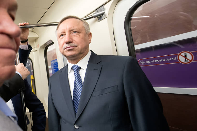Губернатор Санкт-Петербурга Александр Беглов в вагоне метрополитена в день несостоявшегося открытия станции  «Проспект Славы» в сентябре 2019 года