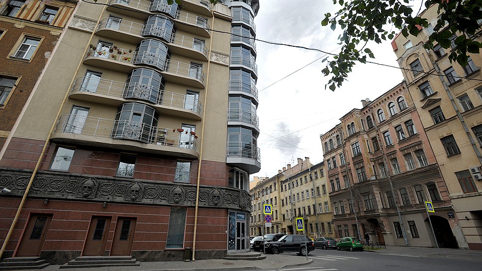 Жилой дом на углу Тележной и Кременчугской улиц находится в чуждом социальном окружении