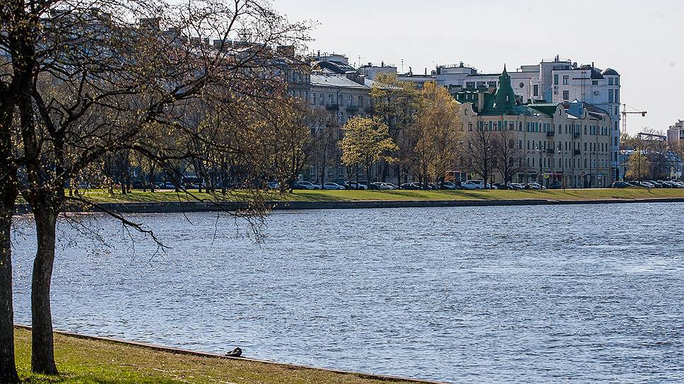 Крестовский остров Петербурга имеет все составляющие элитного жилья и еще хранит дух уединенности