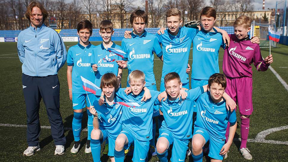 Команда ФК «Зенит» возрастной категории 12–14 лет