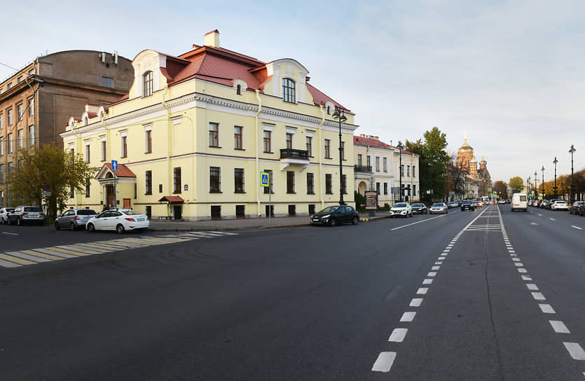 В облике здания сохранились очертания типовых домов для знати петровского времени