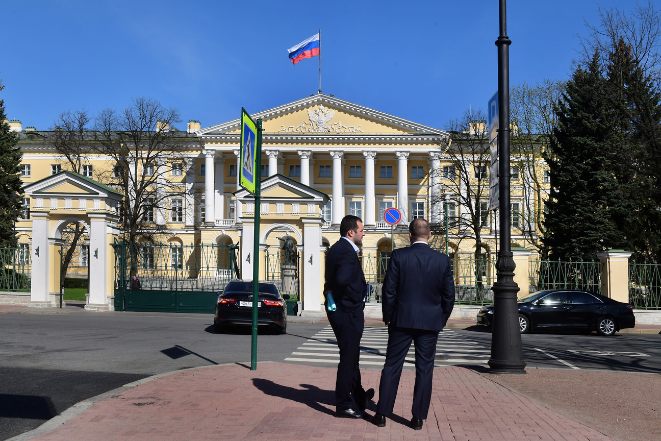 Эксперты видят недостаток нынешней команды Смольного в дефиците руководителей с электоральным опытом