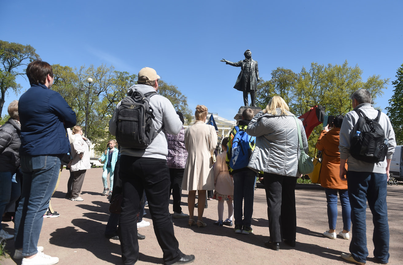 Петербург по своему географическому положению, природно-климатическим, культурно-историческим и социально-этнографическим предпосылкам является идеальным регионом для развития практически всех видов туризма