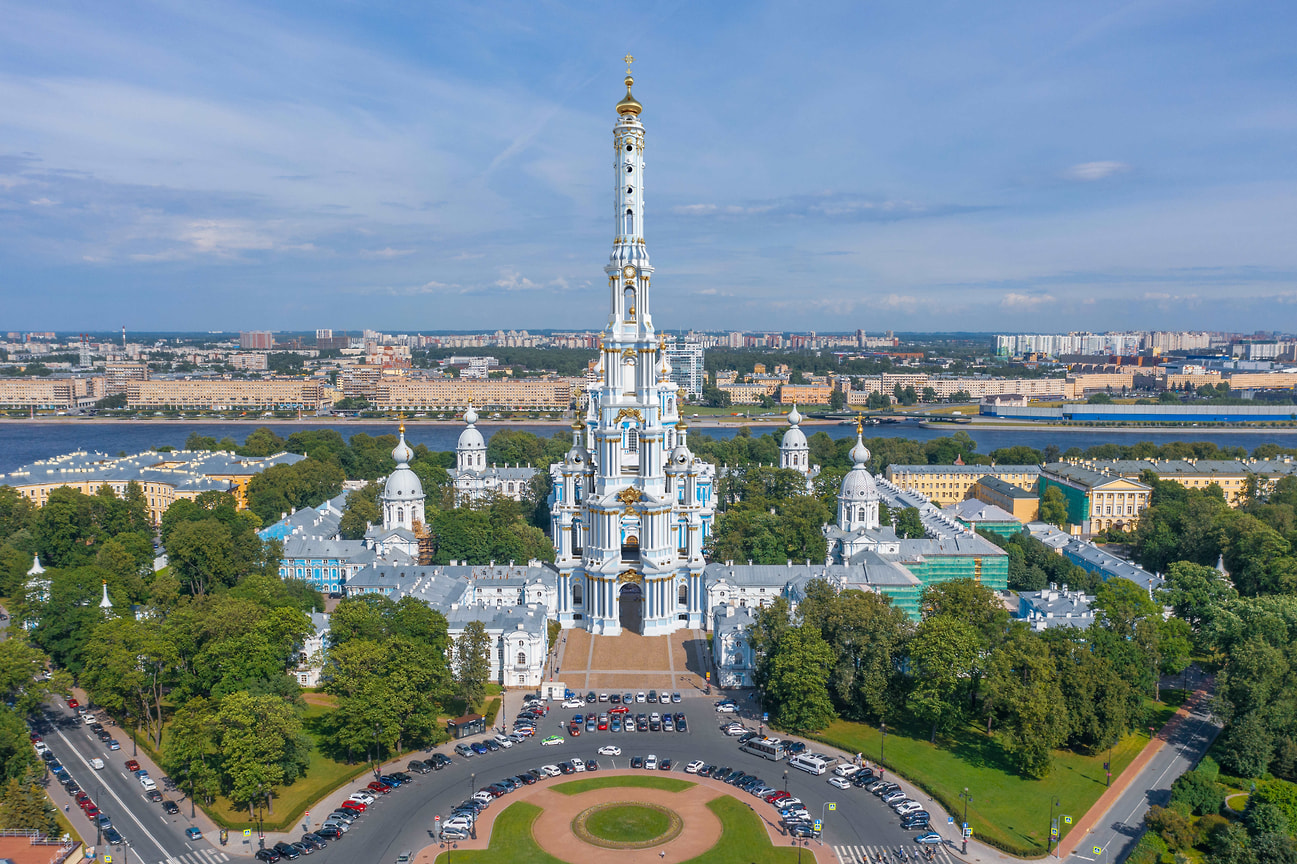 В XVIII веке, по задумке архитектора, колокольня должна была стать частью единого ансамбля строений Смольного монастыря