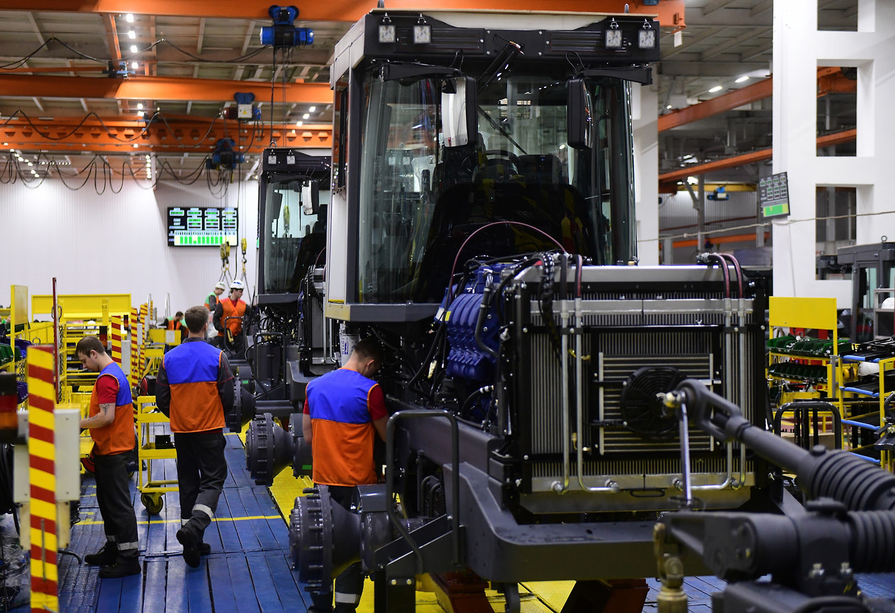 Церемония запуска в серийное производство нового поколения сельскохозяйственных тракторов на Кировском заводе