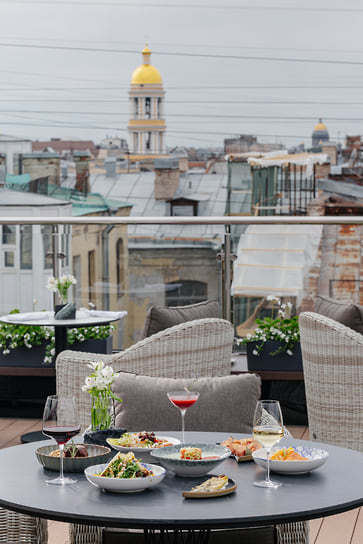 Панорамная терраса на крыше Crown Hotel St. Petersburg