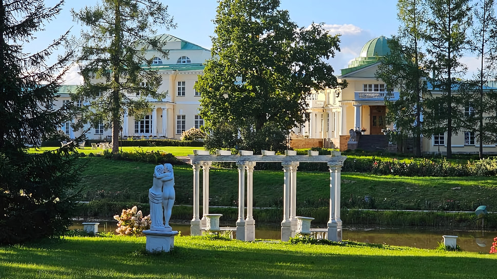 В усадьбе Марьино с английским парком сегодня располагаются культурный центр и отель категории «четыре звезды»