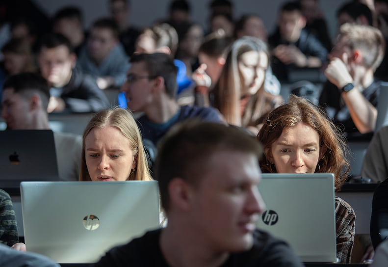 По данным федерального hh.ru, за 2020–2024 годы количество вакансий по инфраструктуре данных увеличилось почти в четыре раза