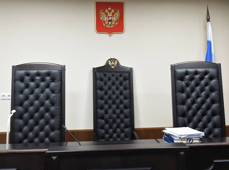 Бывшего судью обвиняют в получении 50 тыс. рублей