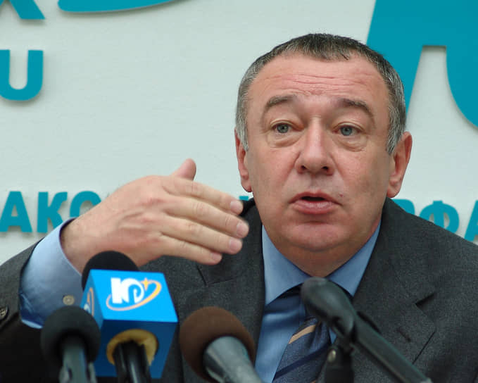 Губернатор Ростовской области Владимир Чуб во время пресс-конференции, прошедшей в информационном агентстве &quot;Интерфакс-Юг&quot;