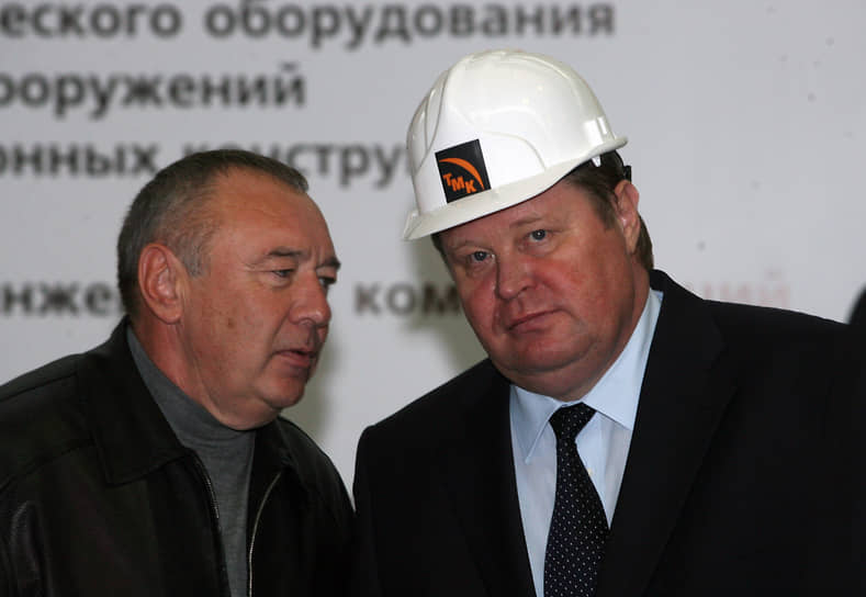 Полномочный представитель президента России в Южном федеральном округе Владимир Устинов (справа) и губернатор Ростовской области Владимир Чуб, во время посещения Таганрогского металлургического комбината &quot;ТАГМЕТ&quot;(ТМК)