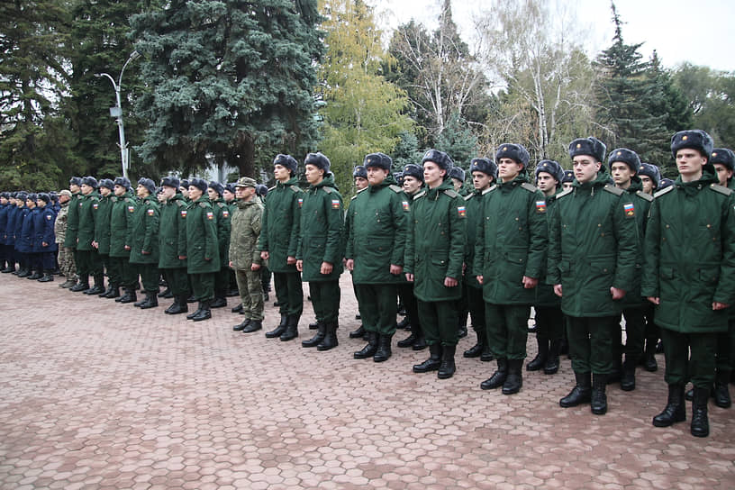 Торжественная церемония отправки призывников Ростовской области к месту несения военной службы на территории Мемориального комплекса &quot;Клятва поколений&quot;