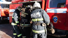В Азове пожар на промышленном складе охватил 2 тысячи кв. метров