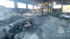 В Гуково при пожаре в автосервисе погиб мужчина и сгорели шесть автомобилей
