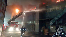 В Ростове ликвидируют крупный пожар на складе