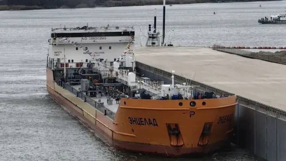 Через Багаевский гидроузел на Дону в тестовом режиме провели грузовое судно