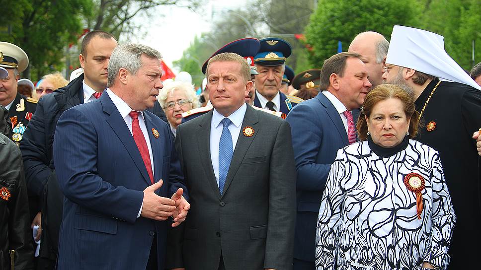 Парад Победы на Театральной площади.