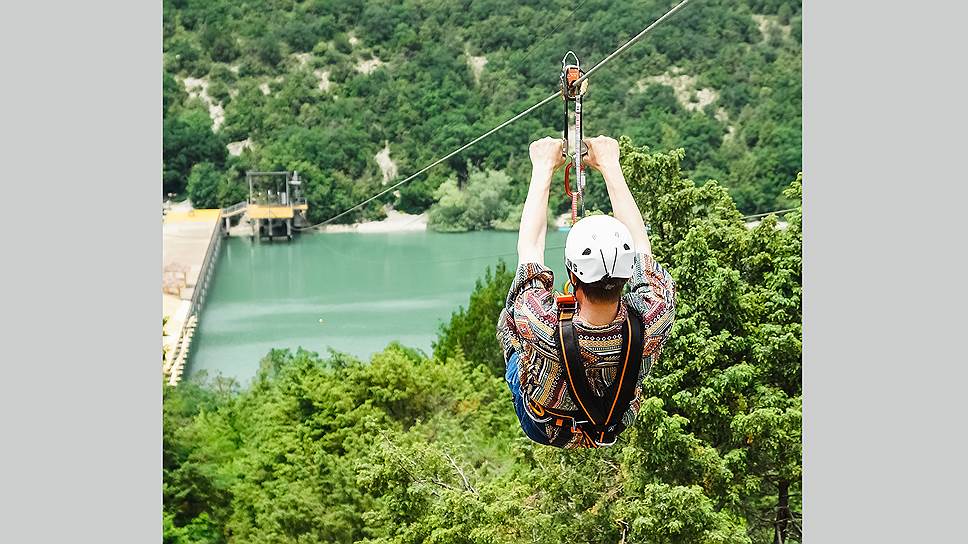 Аттракцион ZipLine в парке развлечений Долина Сукко