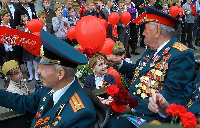 Военный парад, посвященный 73-ей годовщине Победы в Великой Отечественной войне на Театральной площади