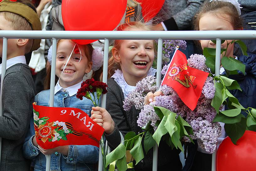 Военный парад, посвященный 73-ей годовщине Победы в Великой Отечественной войне на Театральной площади