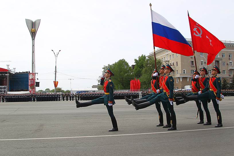 Военный парад, посвященный 73-ей годовщине Победы в Великой Отечественной войне на Театральной площади