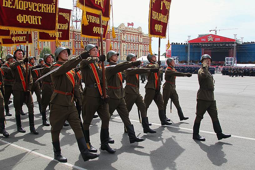 Военный парад, посвященный 73-ей годовщине Победы в Великой Отечественной войне на Театральной площади