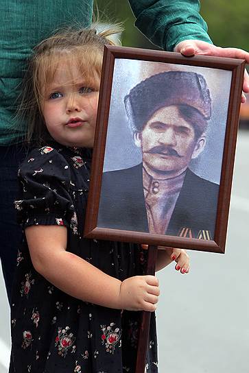 73-я годовщина Победы в Великой Отечественной войне. Акция памяти &quot;Бессмертный полк&quot; на Театральной площади