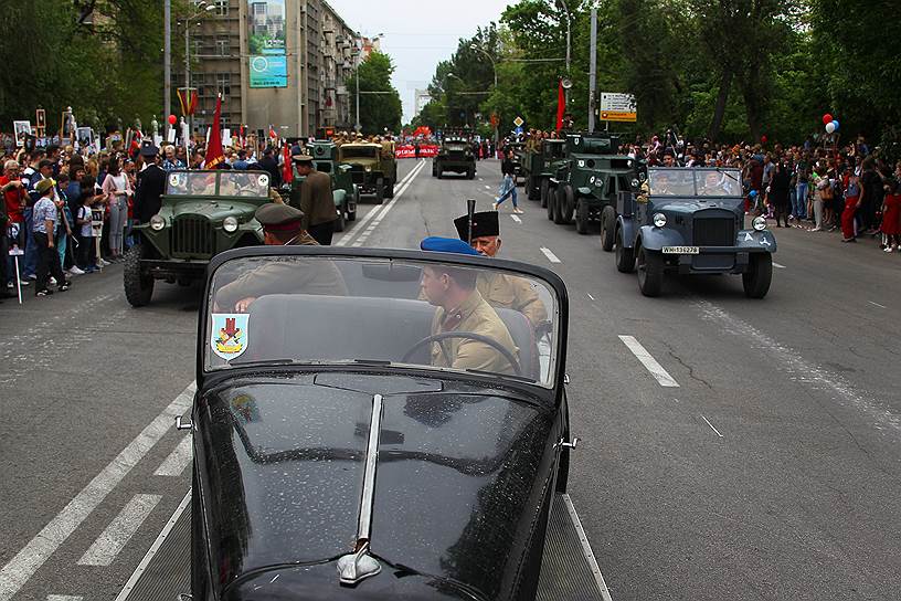 73-я годовщина Победы в Великой Отечественной войне. Акция памяти &quot;Бессмертный полк&quot; на Театральной площади